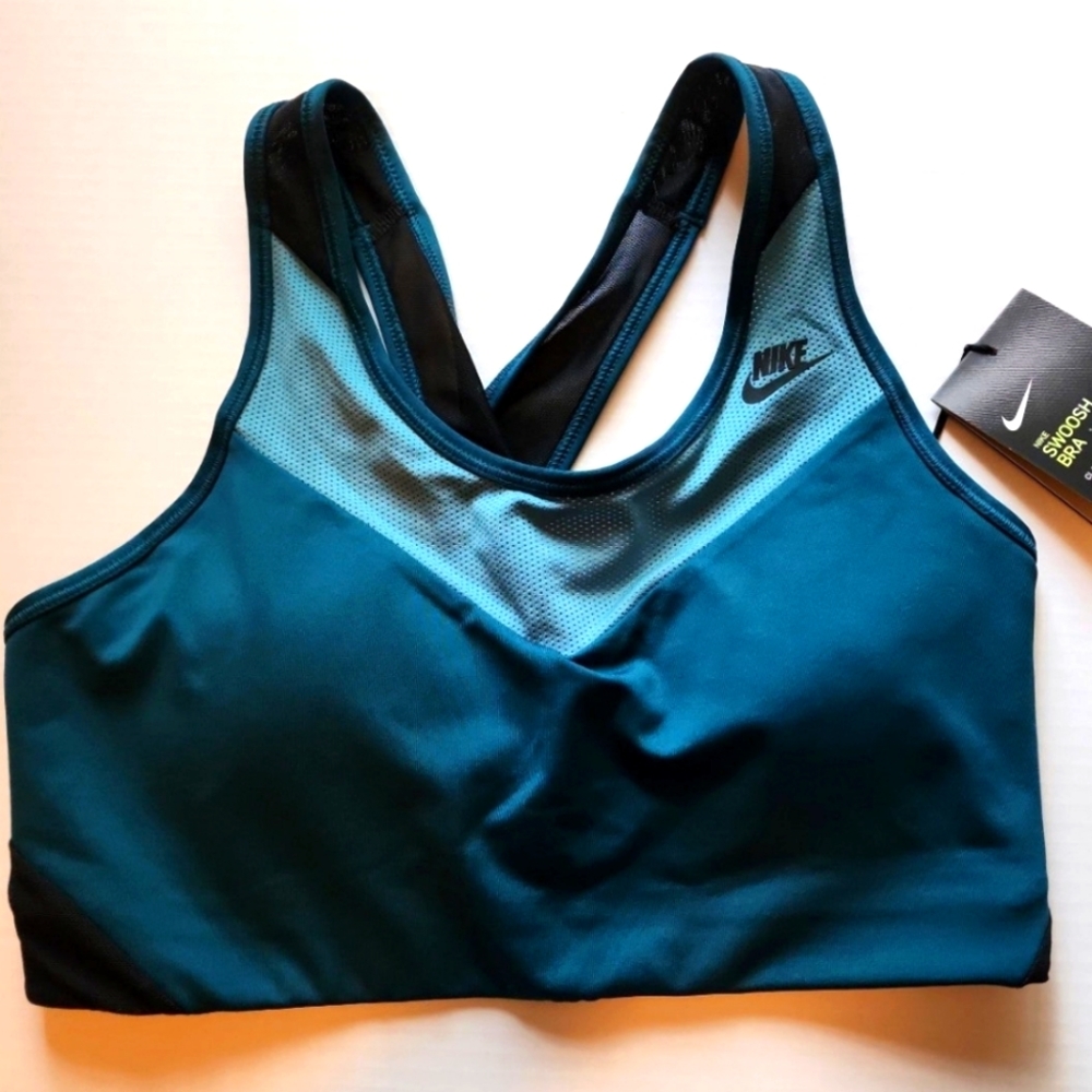 Nike Swoosh Medium-Support Sports Bra